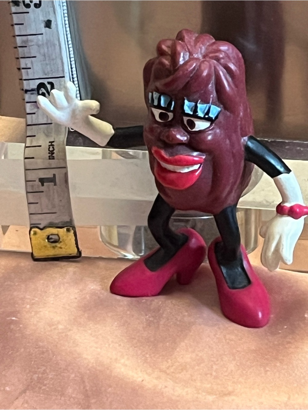 Vintage LADY CALIFORNIA RAISINS w HIGH HEELS - 2.5" Figure / 1988 Calrab (KR)